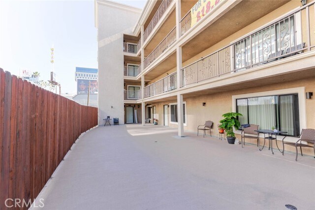 Building Photo - 1466 Tamarind Ave