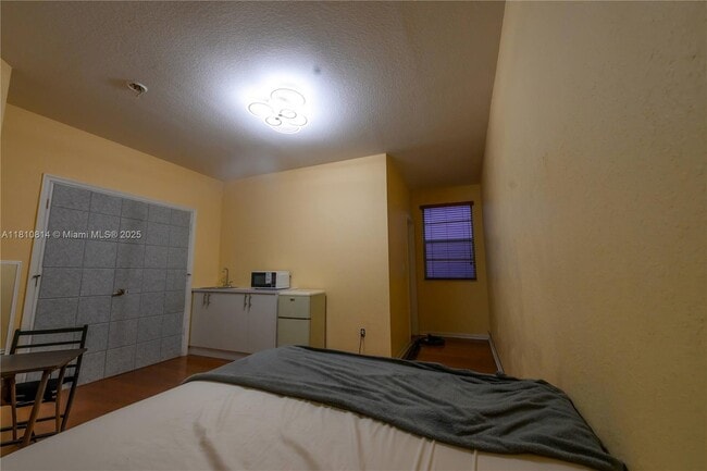 Building Photo - 20480 NW 9th Pl