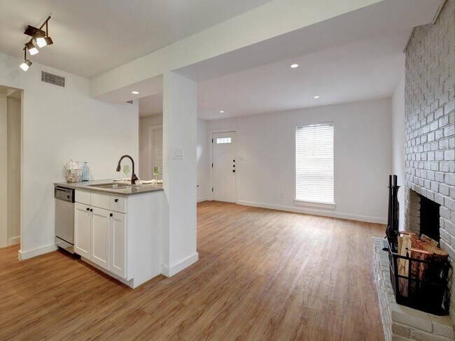 Building Photo - 3500 Alpine Cir