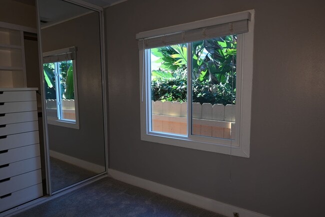 Building Photo - Very Cute 1 Bd/1Ba back half of duplex.