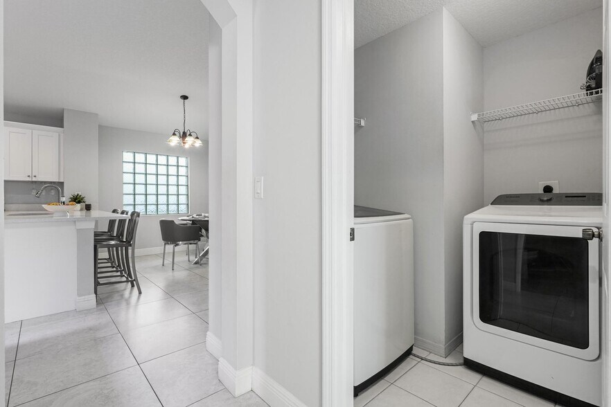 Building Photo - 6791 Lantern Key Dr