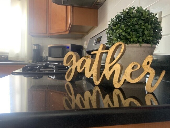 Building Photo - 9 Henry St