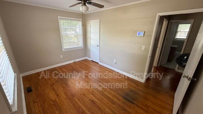 Building Photo - 2720 Martha Dr