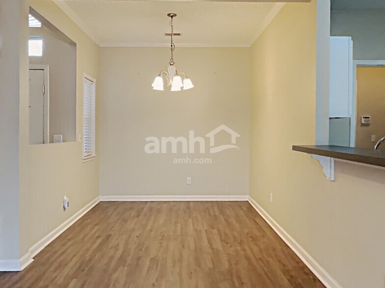 Building Photo - 525 Amsonia Cir