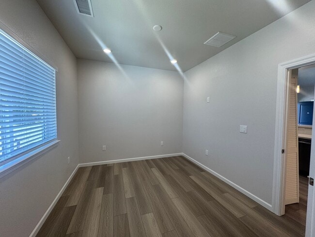 Building Photo - Brand New 1-Bedroom Unit for Rent – Central Reno