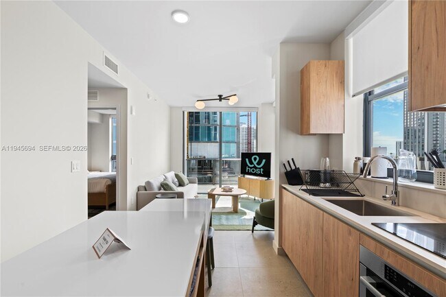 Building Photo - 11 NE 6th St