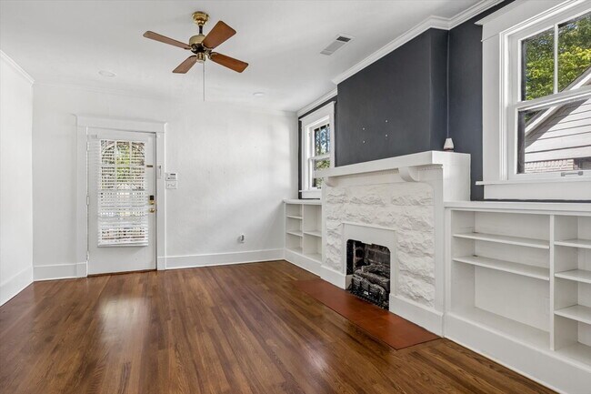 Building Photo - 3/2 fully updated with appliances included!