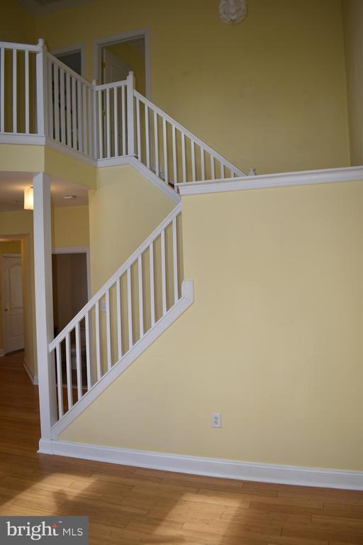 Building Photo - 204 Seneca Way