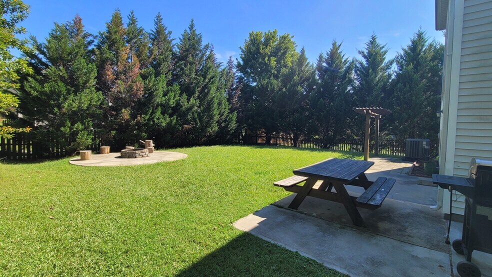 Back yard - 10820 Rumson Ct