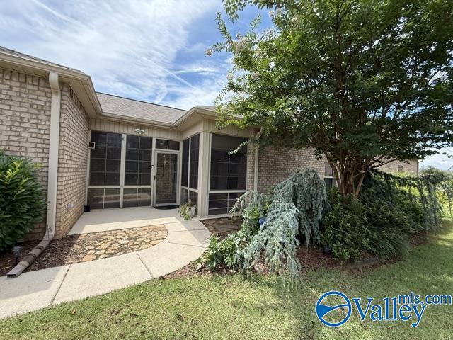 Building Photo - 20 SW Cypress Gdn Ave