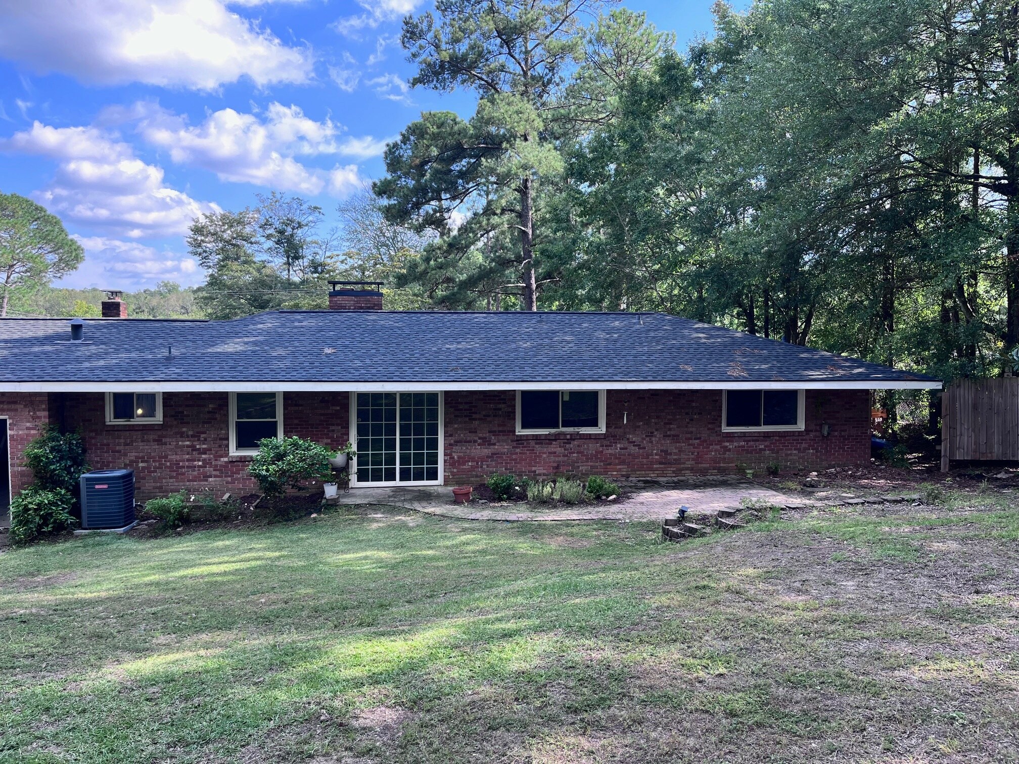 Building Photo - 2208 Westhaven Dr