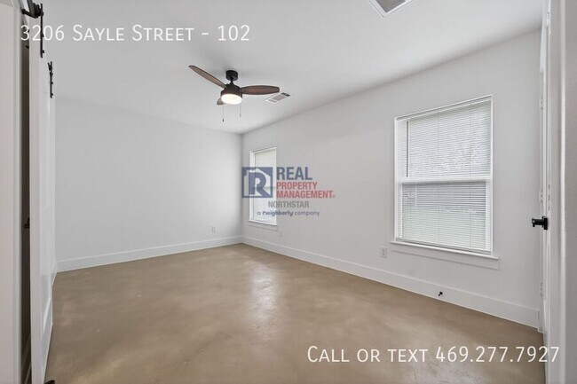 Building Photo - 3206 Sayle St