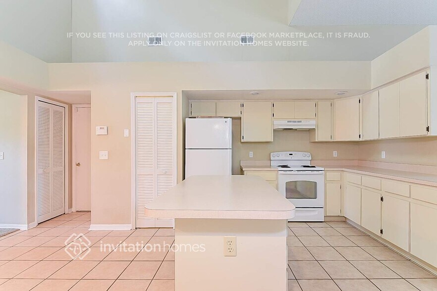 Building Photo - 6527 Steeplechase Dr