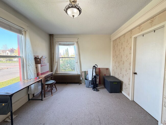 Building Photo - 1st Floor 2 Bedroom Apartment w/ Private Basement - Available July 1st