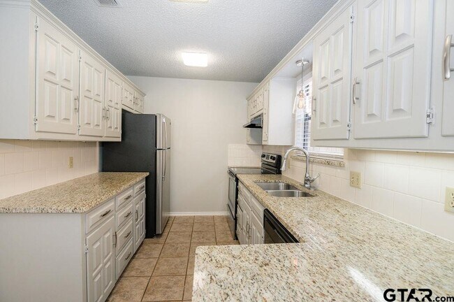 Building Photo - 5809 Hollytree-