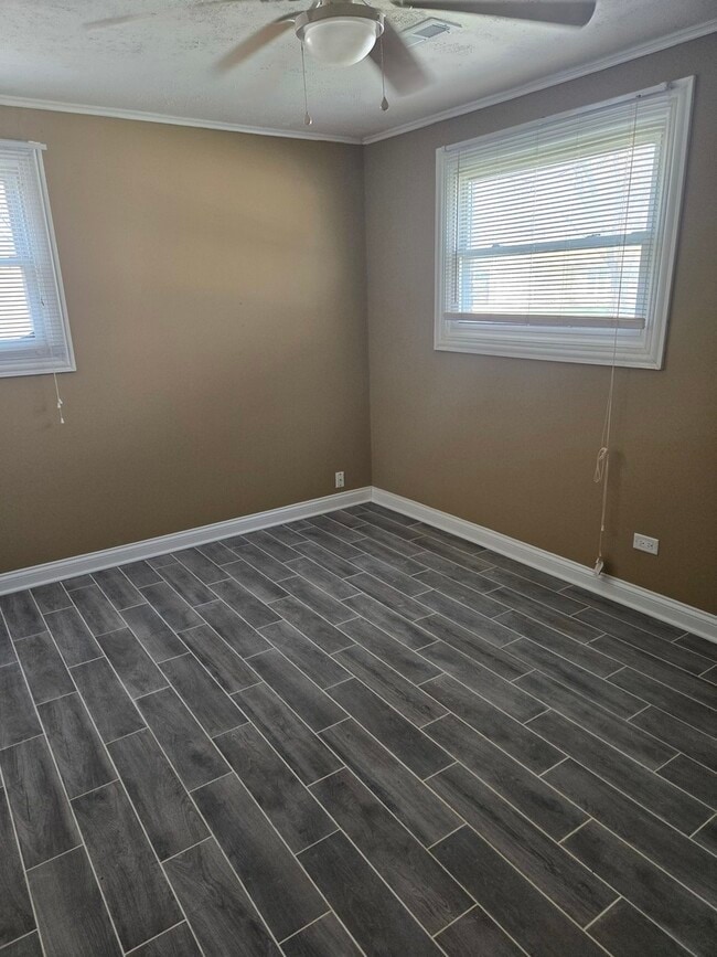 Building Photo - 253 Mantua St