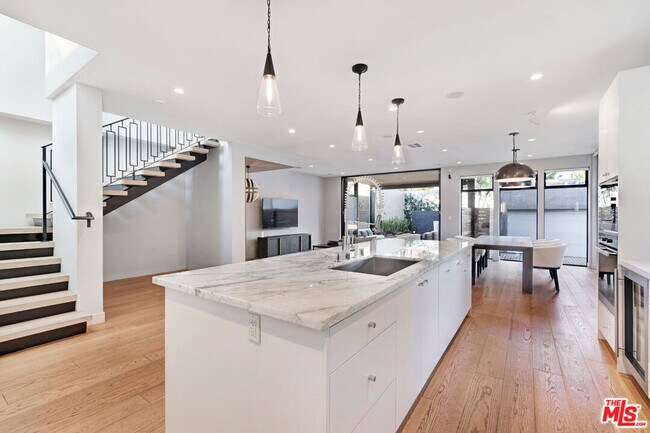 Building Photo - 8925 Dorrington Ave