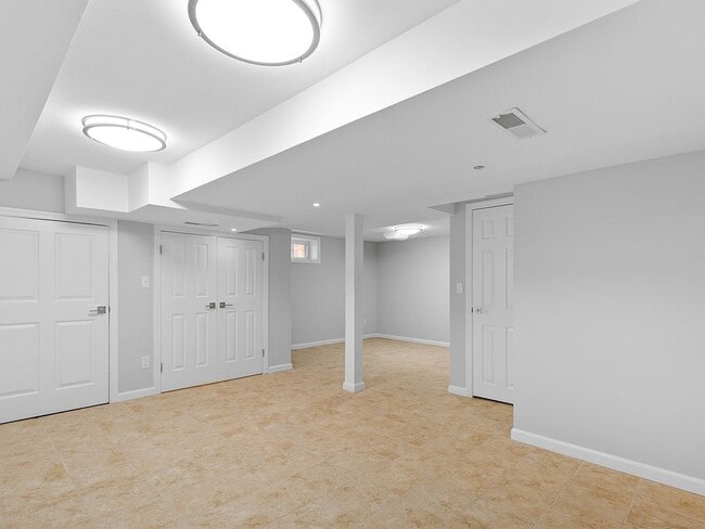 Building Photo - 36 Ocean Dr E