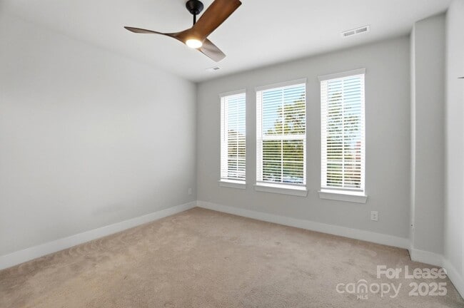 Building Photo - 1312 Nandina St