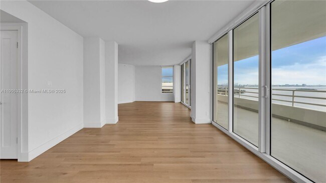 Building Photo - 555 NE 34th St