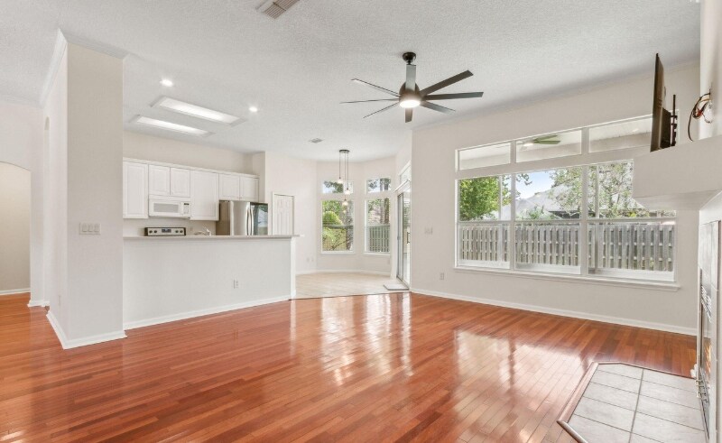 Building Photo - 1912 Bluebonnet Way