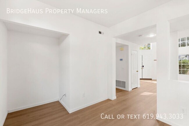 Building Photo - 10998 Corte Playa Barcelona