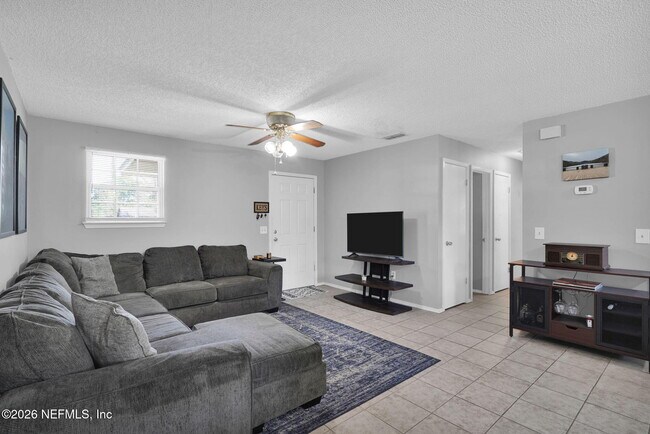 Building Photo - 648 W Oliver St