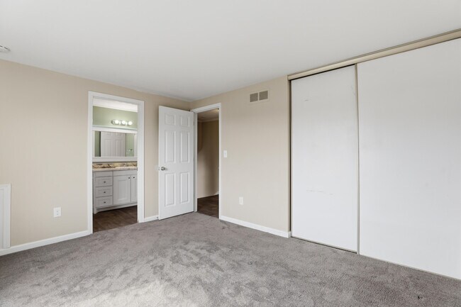 Building Photo - 41427 Larimore Ln