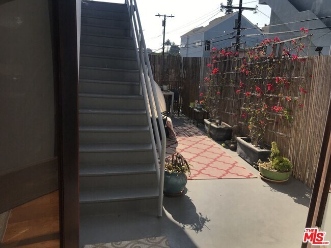 Building Photo - 1015 Marine St