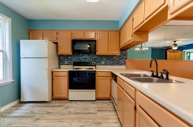 Building Photo - 50 Gossamer Ln