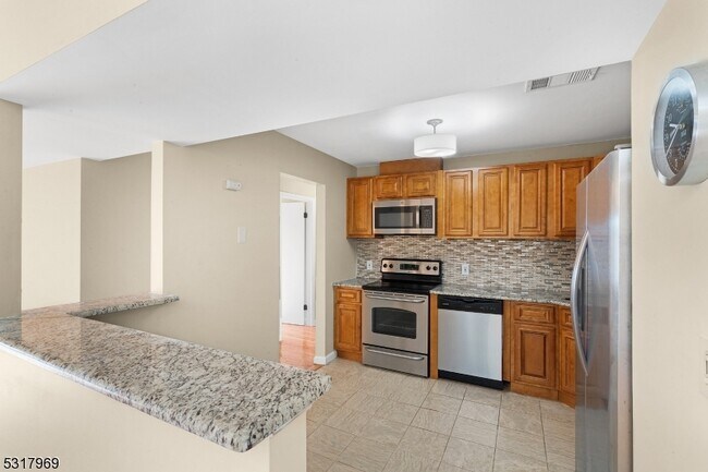 Building Photo - 41 Mt Kemble Ave