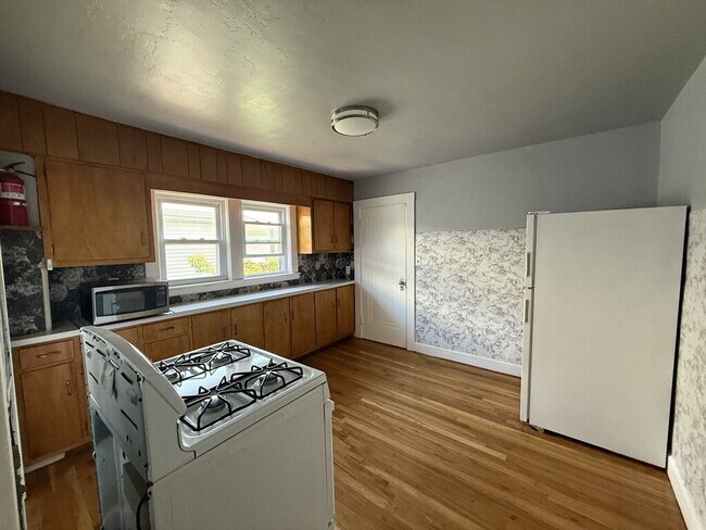 Building Photo - 135 Mills St