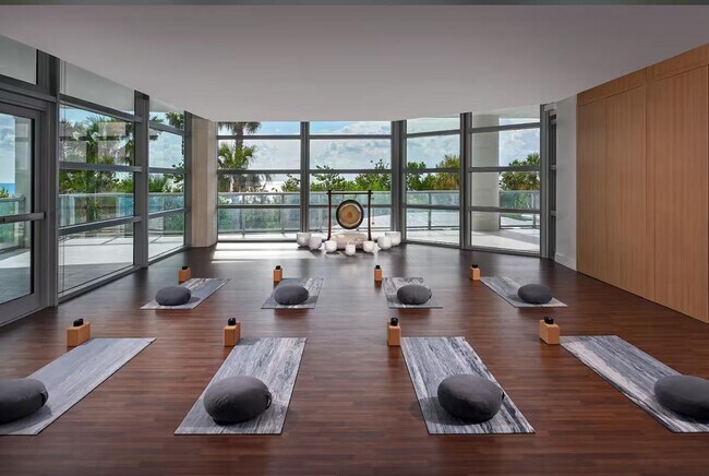 Building Photo - 3100 N Ocean Dr