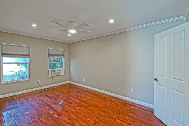 Building Photo - REMODELED, CHARMING & AIRY 3BR2BA HOME W/ OFFICE ON A LARGE LOT W/ NICELY LANDSCAPED FRONT YARD, ...