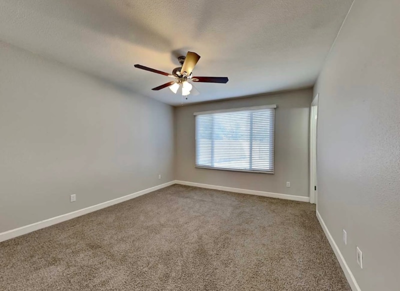 Building Photo - 1024 E Alameda Dr