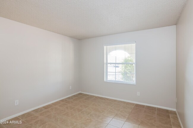 Building Photo - 2708 W Acoma Dr