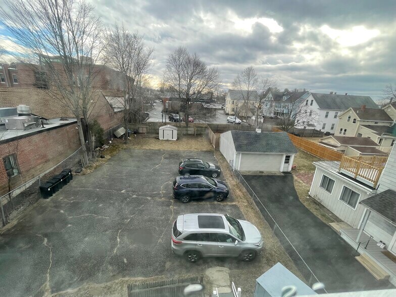 Parking - 75 Saunders St