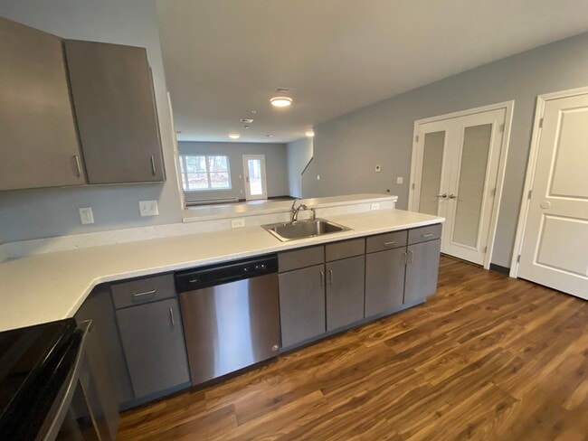 Building Photo - 27 E Ridge Dr