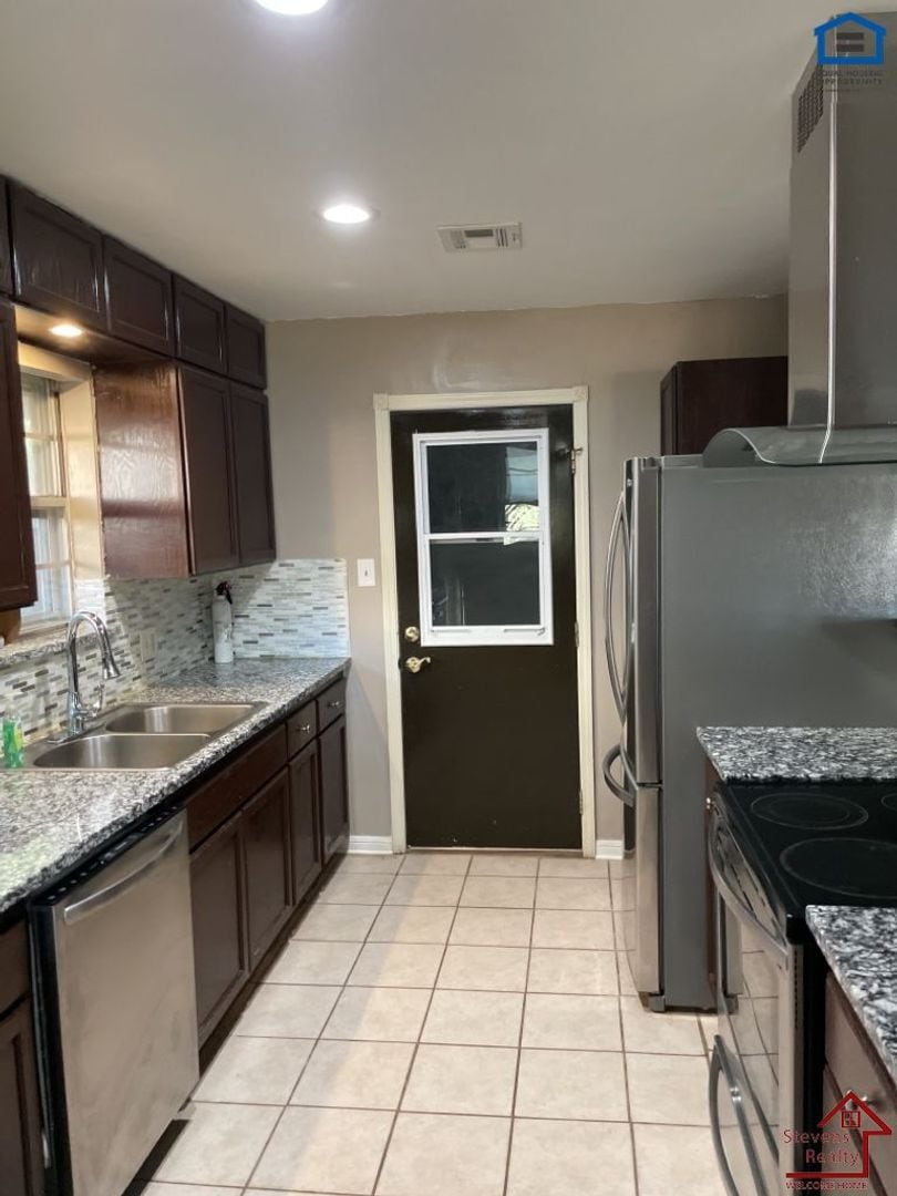 Building Photo - 4708 SE Sunnymeade