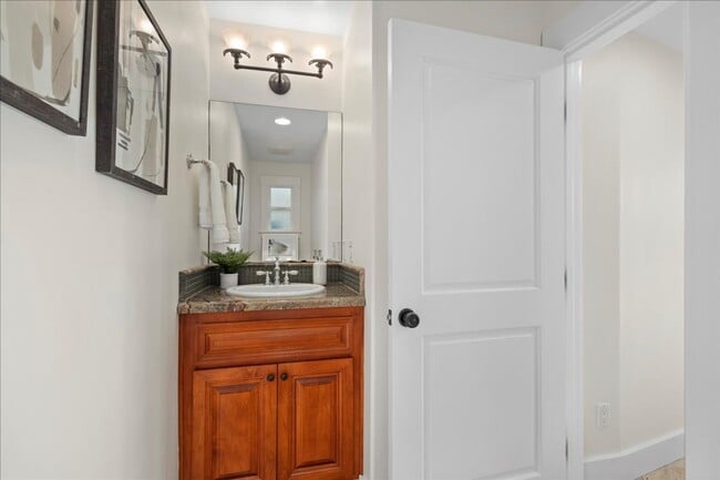 Building Photo - 411 Orange Ave