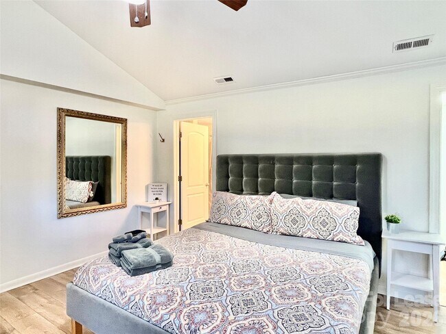 Building Photo - 2931 Belmeade Dr