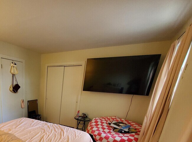 Building Photo - 16 Mechanic St