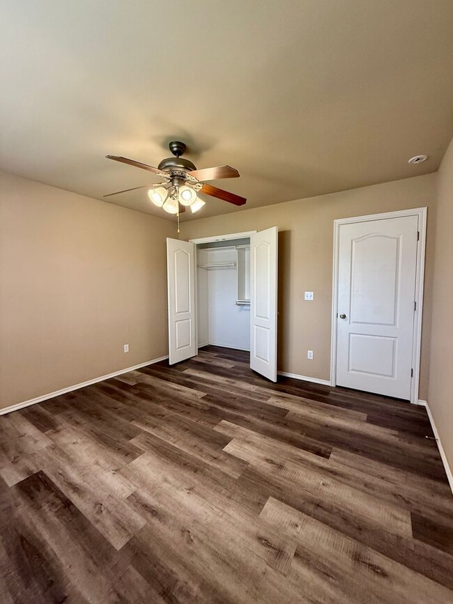 Building Photo - Beautiful home located by Heart Hospital o...