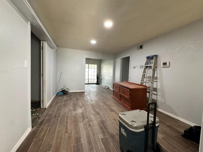 Building Photo - 860 S Scott St