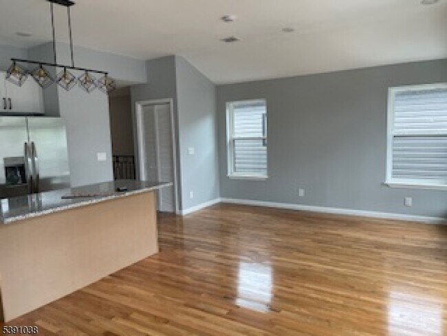 Building Photo - 595 597s18th