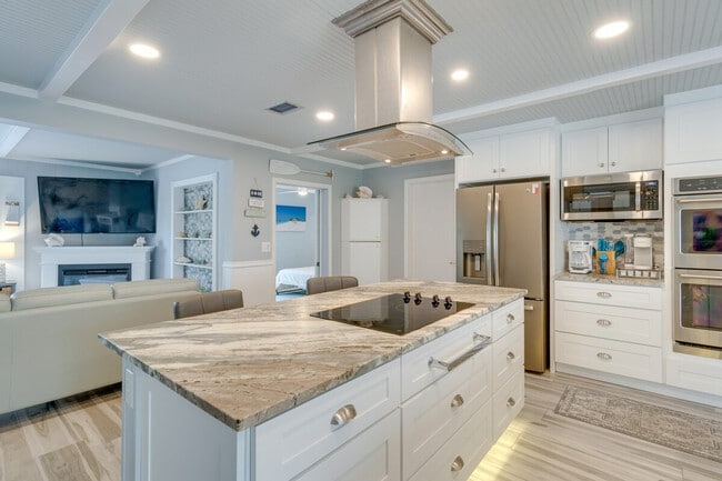 Building Photo - 6908 Antigua Pl