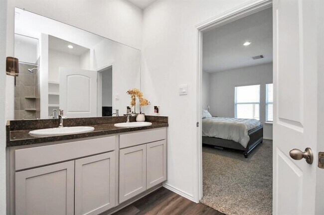 Building Photo - 5227 Castlebury Meadows Dr