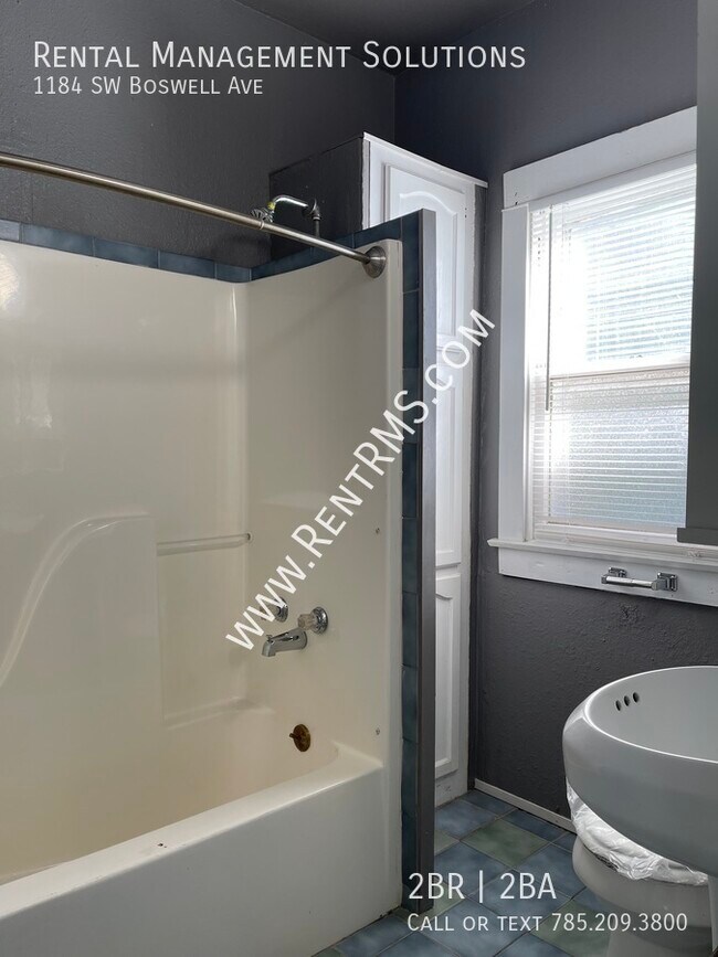 Building Photo - 1184 SW Boswell Ave