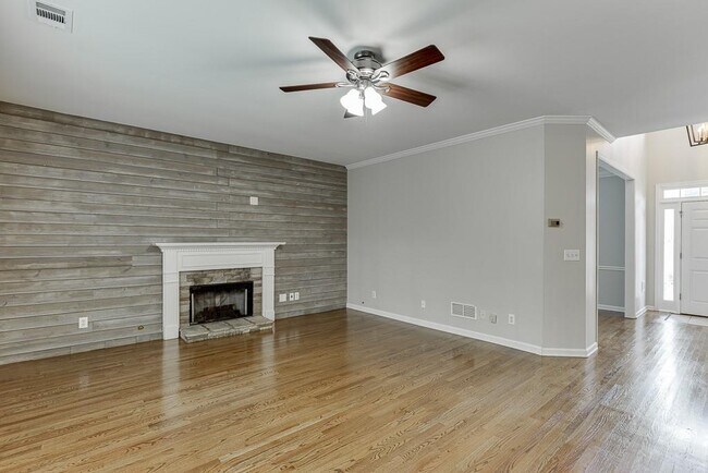 Building Photo - 1795 Lake Heights Cir