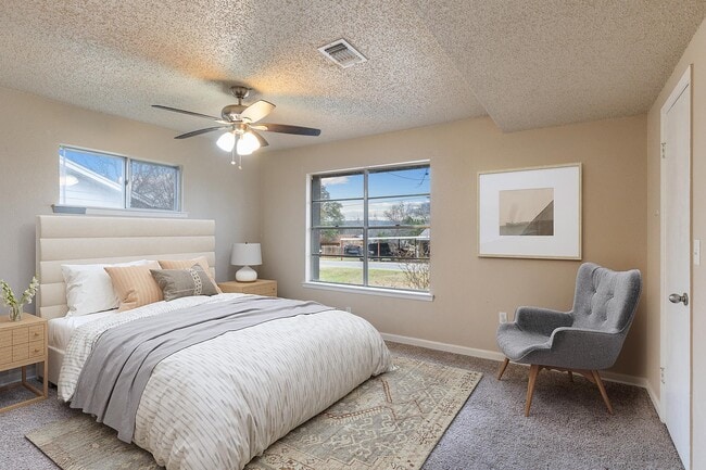Building Photo - 400 N River Oaks Dr